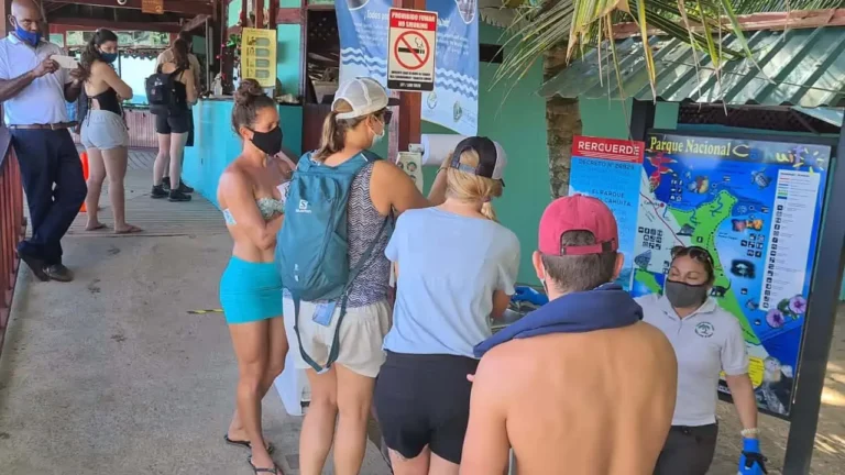 snorkeling y hiking Cahuita National Park